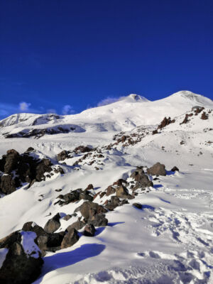 <span lang="ru">Вершины Эльбруса</span><span lang="en">Elbrus peaks</span>